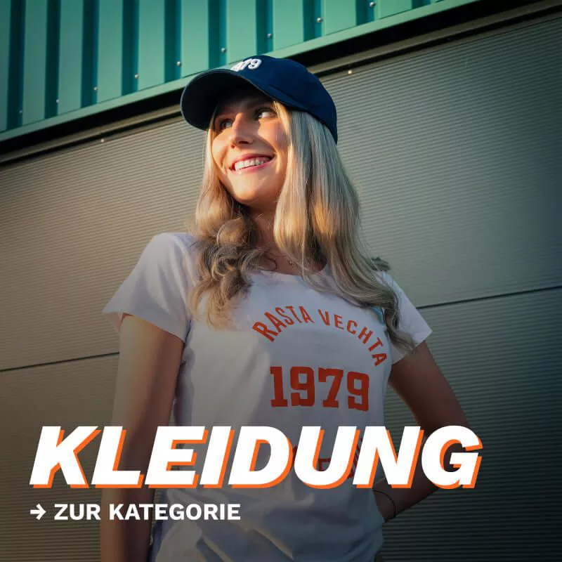 Frau mit Kappe Kachel für den Kleidung Bereich.