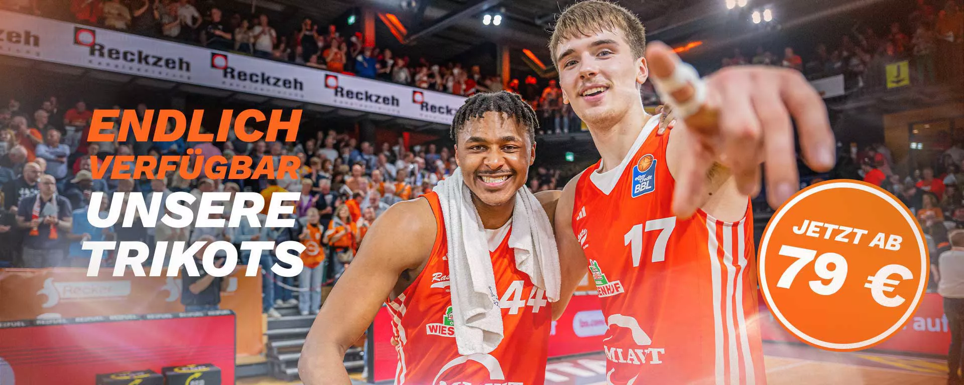 2 Spieler mit Trikot im Rasta Dome Kachel für Trikot Kauf.